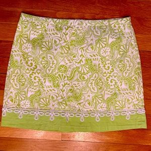 Vineyard Vines cotton skirt sz 8 green and white. Super cute — Summer ready!